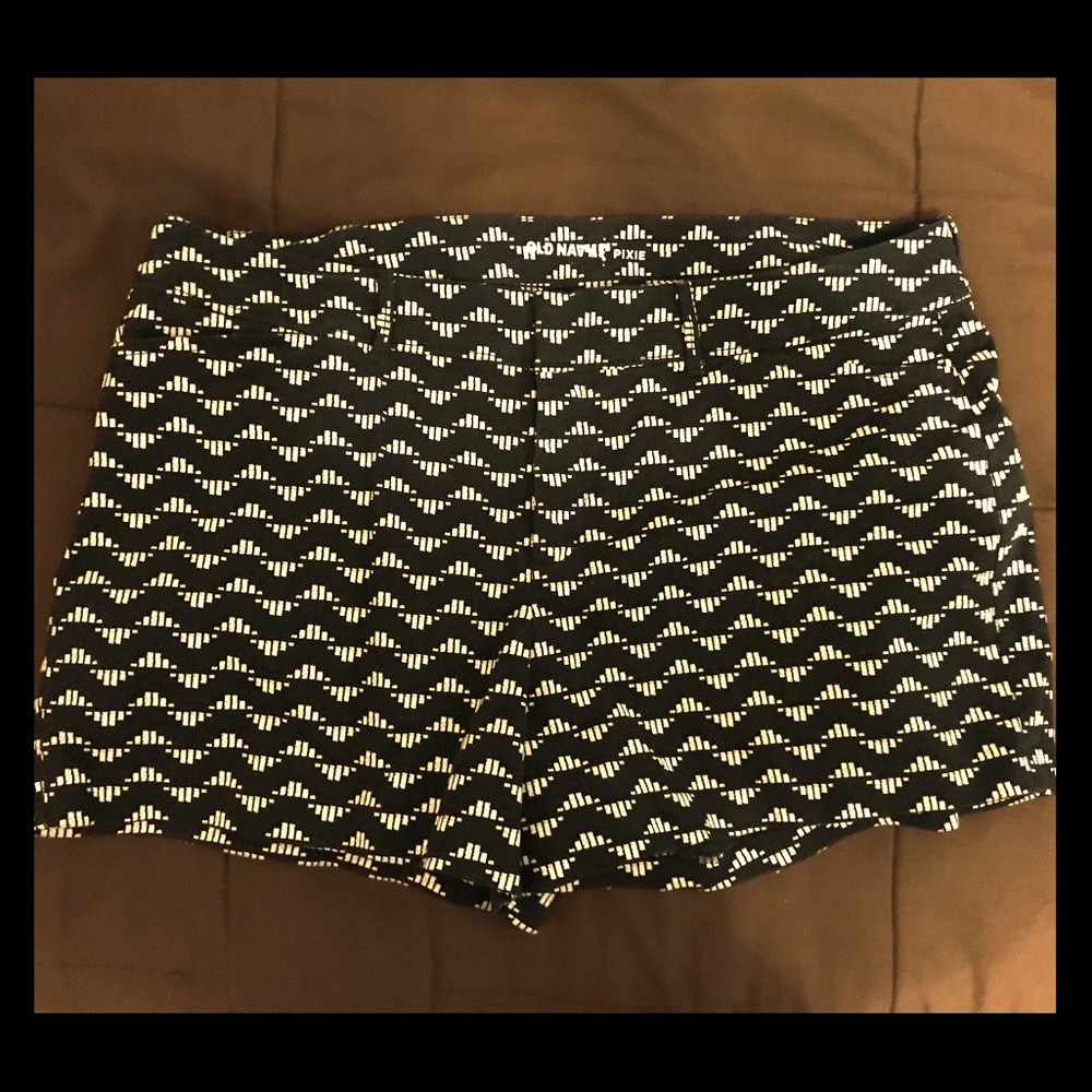 Triangular Patterned Shorts